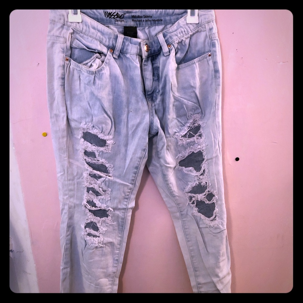 Pre ripped light wash jeans